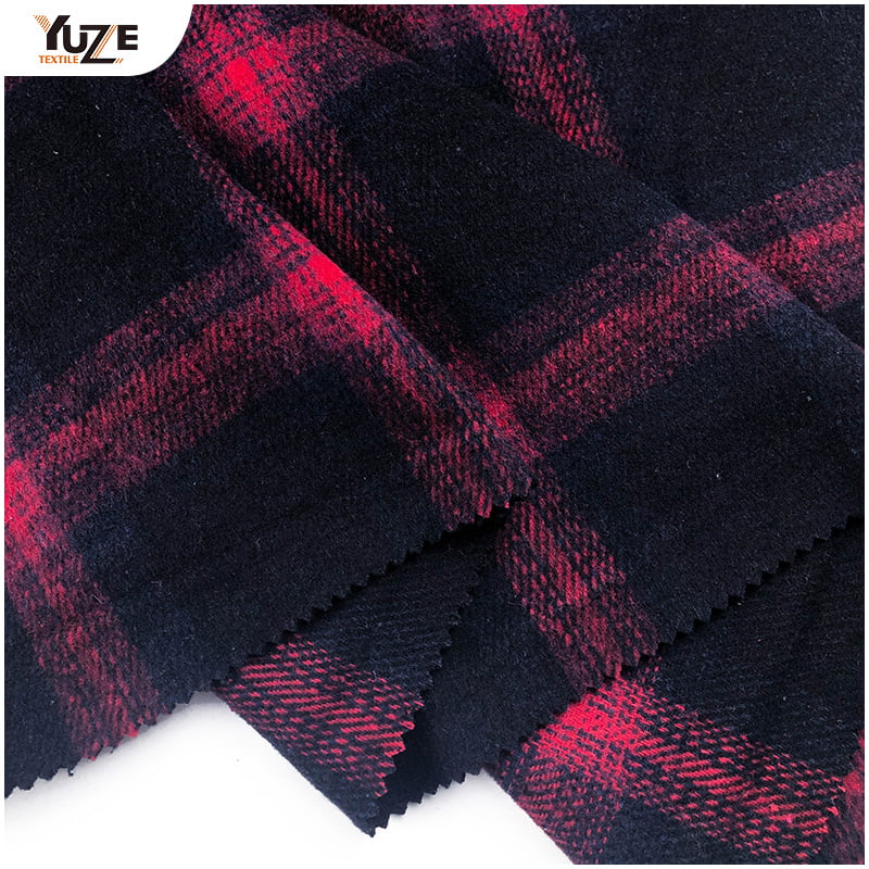 W jaki sposób skład chemiczny i proces tkania materiału flanelowego wpływają na jego trwałość i odporność na pigułowanie?