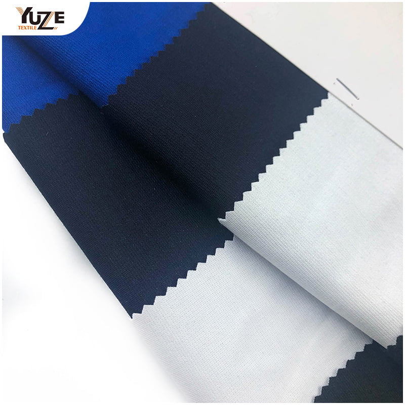 W jaki sposób podwójna struktura tkanin Ponti Roma wpływa na ich wydajność?